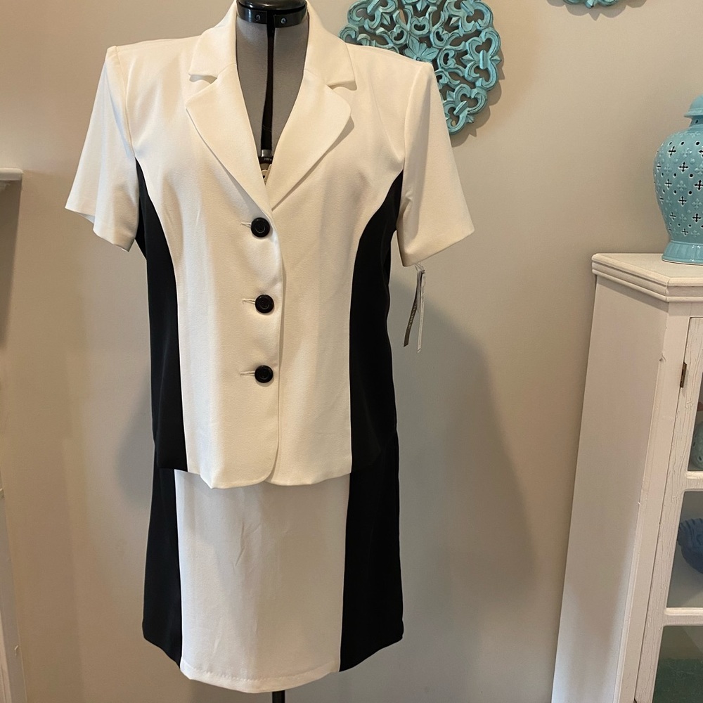 Women’s suit 2 piece black white suit size 18